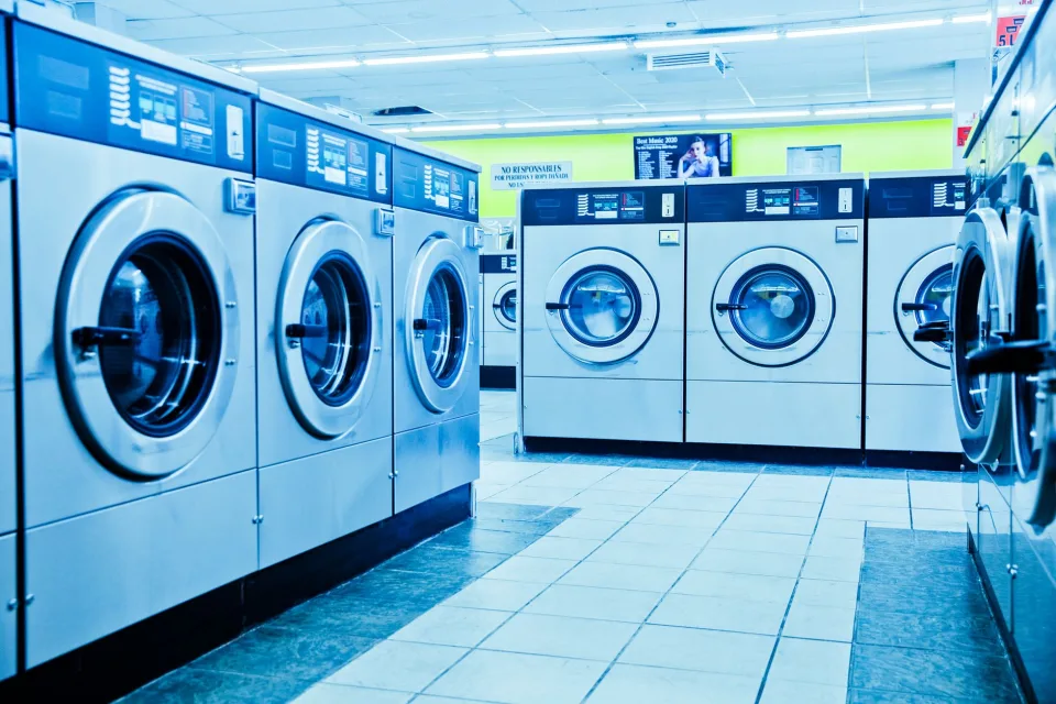 Điện nước, khoá cửa, máy lạnh, đồ gỗ